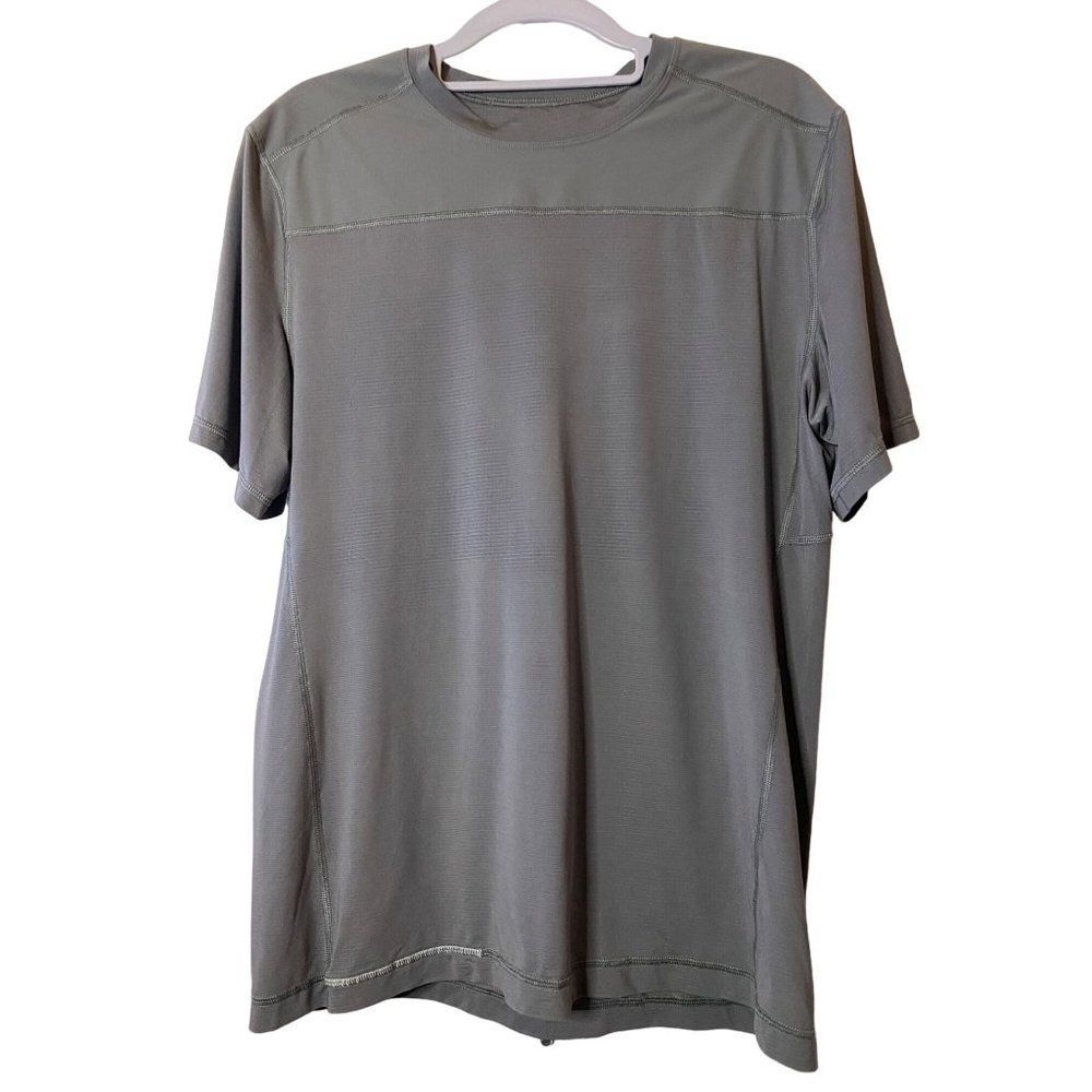 Lululemon Men's Athletic‎ Performance activewear gray short sleeve shirt Sz M